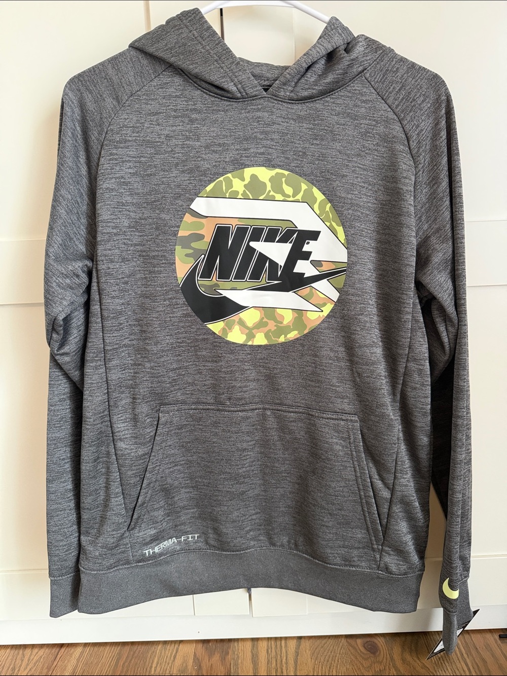 NWT Nike boys XL Gray Therma-FIT Hoodie with Camo Logo